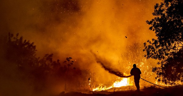 La Nación / Cuatro muertos en el peor incendio en décadas en Chipre