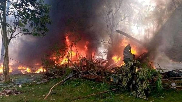 Al menos 29 muertos al estrellarse un avión militar