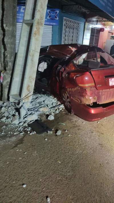 Joven que huyó de control policial fallece tras chocar por poste de la ANDE - La Clave