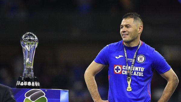 Pablo Aguilar renueva con Cruz Azul