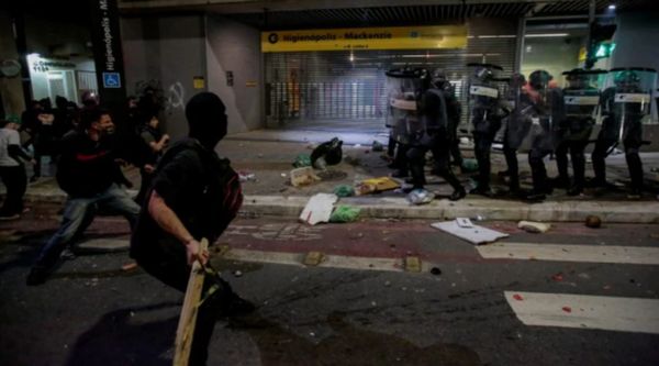 Manifestación contra Bolsonaro termina en saqueos y violencia contra la Policía
