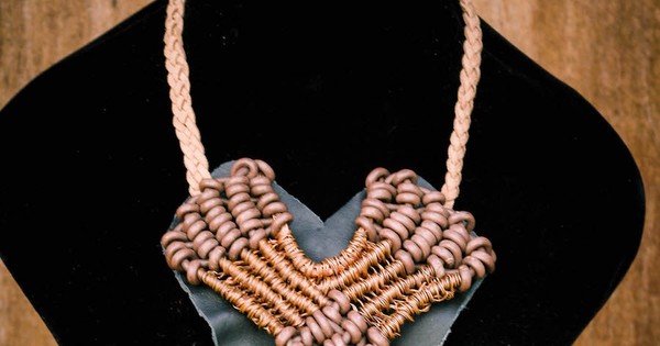 La Nación / Exposición de joyas de Cateura Accesorios
