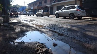 Fernando de la Mora: Ciudadanos reclaman los  baches en la ciudad