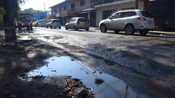 Fernando de la Mora: Ciudadanos reclaman los baches en la ciudad