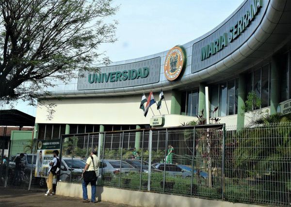Acusan a universidad privada de emitir títulos falsos de Medicina, Cones investiga - ADN Digital