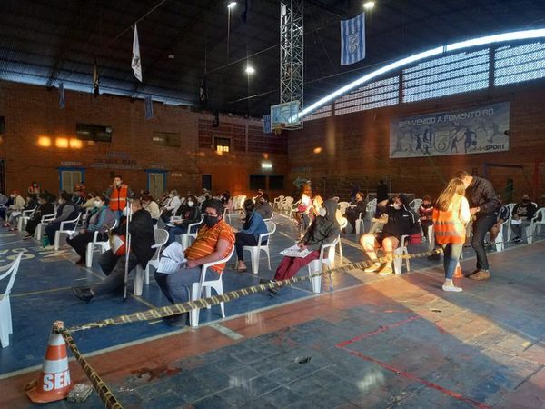 Continúa la vacunación antiCOVID con los adultos y vulnerables “rezagados” - Nacionales - ABC Color