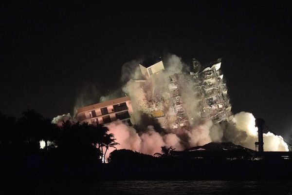 Miami: Demolieron lo que quedó en pie del edificio de Surfside tras la tragedia