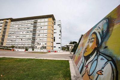 El papa, en buenas condiciones, permanecerá una semana en el hospital - Mundo - ABC Color