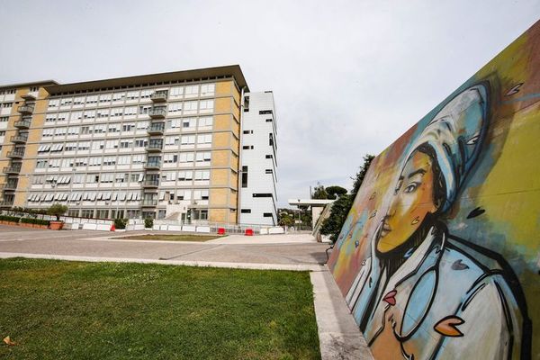 El papa, en buenas condiciones, permanecerá una semana en el hospital - Mundo - ABC Color