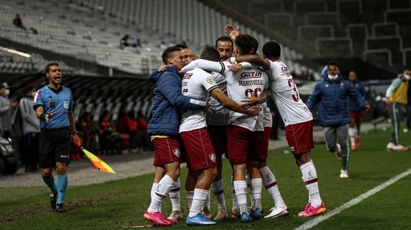 Fluminense, rival de Cerro en la Copa, gana el clásico carioca en la adición