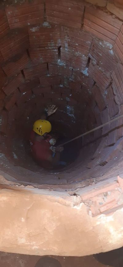 Rescatan a una mujer que cayó a un pozo de 8 metros de profundidad - Nacionales - ABC Color