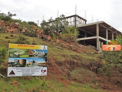 Construyen HOTEL en terreno municipal VENDIDO a precio IRRISORIO, pero con ABULTADA COIMA