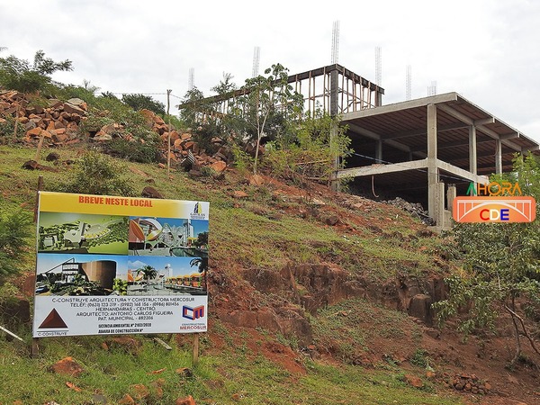 Construyen HOTEL en terreno municipal VENDIDO a precio IRRISORIO, pero con ABULTADA COIMA
