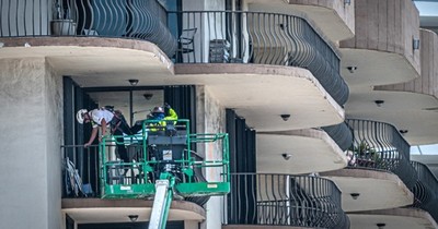 La Nación / Tragedia en Miami: familiares de paraguayos desaparecidos siguen en EEUU