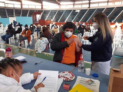 Entre jueves y viernes Salud anunciará siguiente grupo de personas a ser vacunadas contra COVID