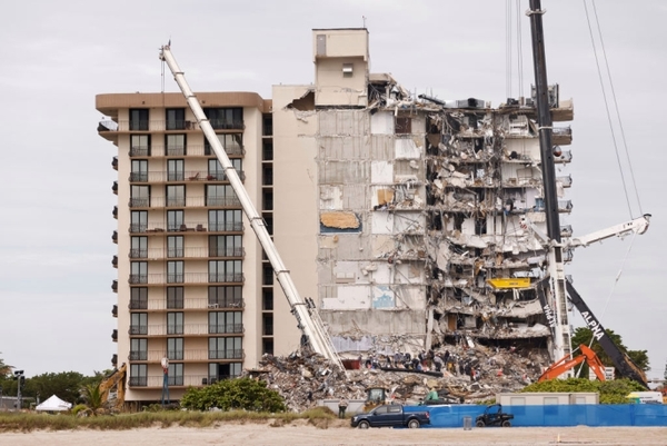 Derrumbe en Miami: retoman las tareas de búsqueda tras la demolición del resto del edificio | .::Agencia IP::.