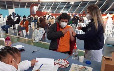 Entre jueves y viernes Salud anunciará siguiente grupo de personas a ser vacunadas contra COVID