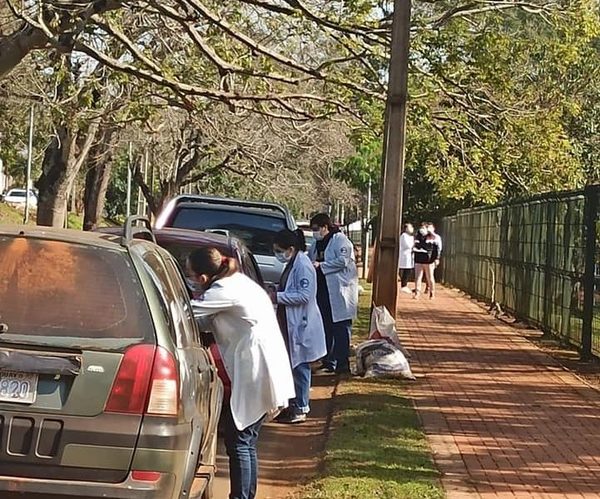 Estudiantes de la FACISA-UNE ayudan activamente en vacunación anti COVID-19
