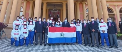 Diario HOY | Atletas olímpicos reciben la bandera nacional