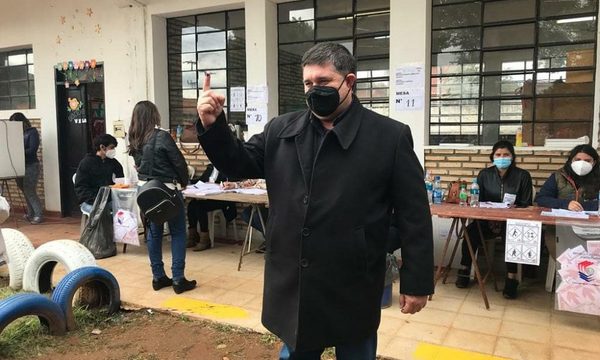 El intendente Alcides Riveros presentará su renuncia mañana