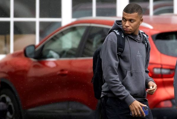 Anelka opina que Mbappé debe dejar el PSG - Fútbol Internacional - ABC Color