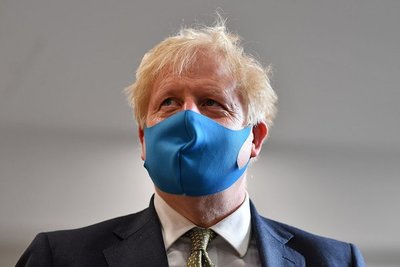 Reino Unido le pondrá fin al uso de las mascarillas y la distancia física el 19 de julio
