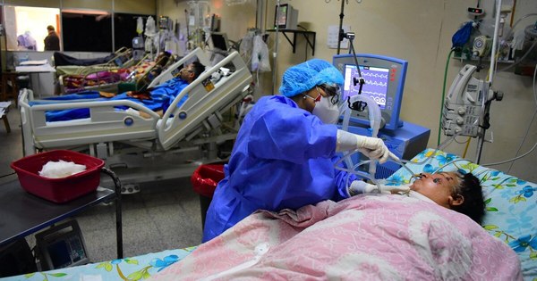 La Nación / Clínicas: menos consultas respiratorias, pero camas UTI siguen al 100%