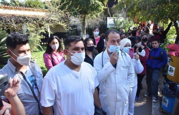 Diario HOY | Limpio: Médicos amenazan con encadenarse si Borba no destituye a directora