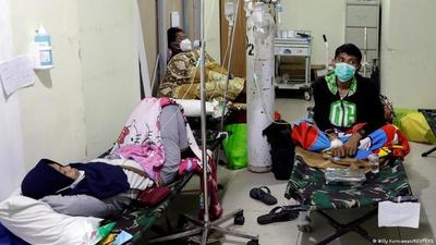 ¡Trágico! Contagios por COVID-19 deja a hospitales indonesios colapsados y sin oxígeno