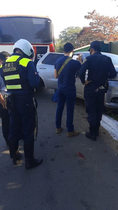 Conductor muere al sufrir un infarto y perder el control de su vehículo sobre Artigas - Nacionales - ABC Color