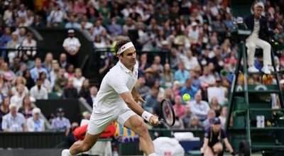Roger Federer pisa fuerte en Wimbledon: venció a Sonego y está en cuartos