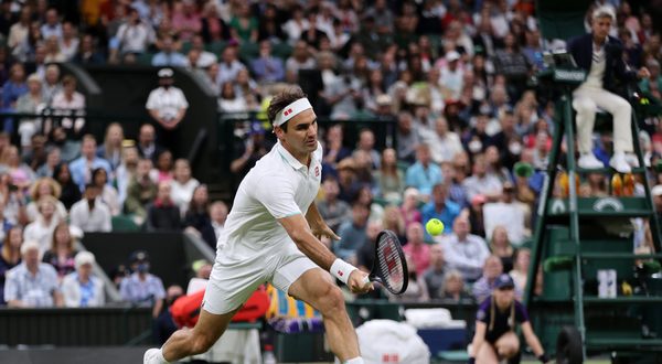 Roger Federer pisa fuerte en Wimbledon: venció a Sonego y está en cuartos