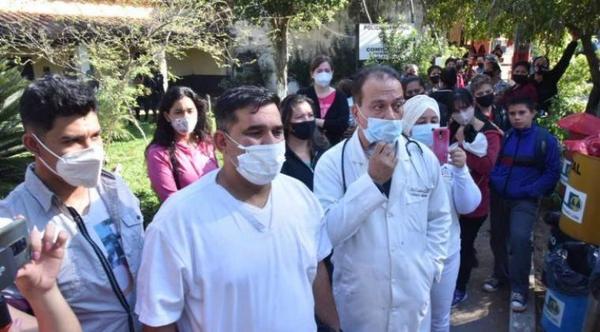 Médicos amenazan con encadenarse si Borba no destituye a directora del Hospital de Limpio – Prensa 5