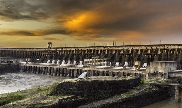 Itaipú: ¿Tarifa de exportación de energía eléctrica al Brasil se quiere bajar ya desde el 2022?