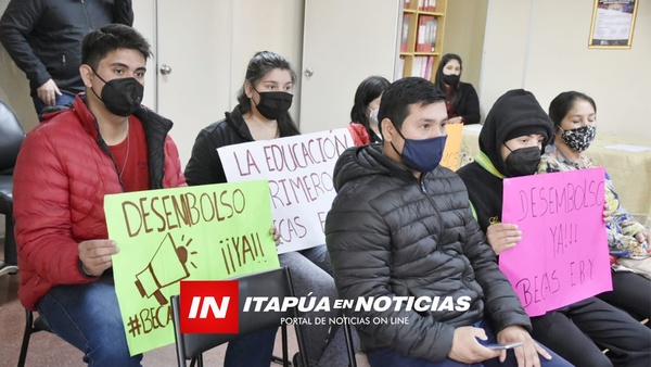 BECADOS PIDEN PRIMER DESEMBOLSO APURADOS POR SUS UNIVERSIDADES.