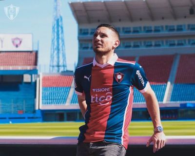 Cerro Porteño anuncia a Adrián Martínez