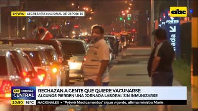 Ira ciudadana: Tras soportar tortuosa espera, ahora les informan de cierre anticipado de vacunatorio de SND - Nacionales - ABC Color