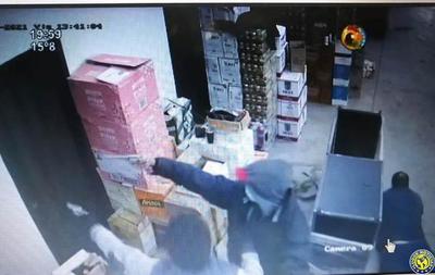 Motochorros asaltan distribuidoras de bebidas en Luque y roban G. 43 millones •
