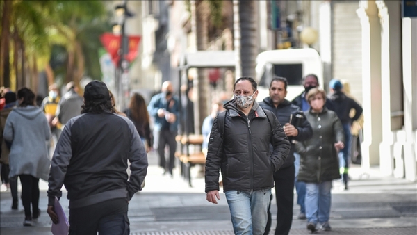 Uruguay habilita fiestas y espectáculos en medio de una desaceleración de la pandemia