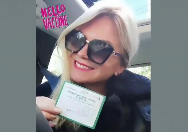 Crónica / Faranduleros ya se vacunan a full avei