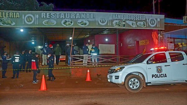 Dos muertos y un herido tras discusión de pareja en un bar