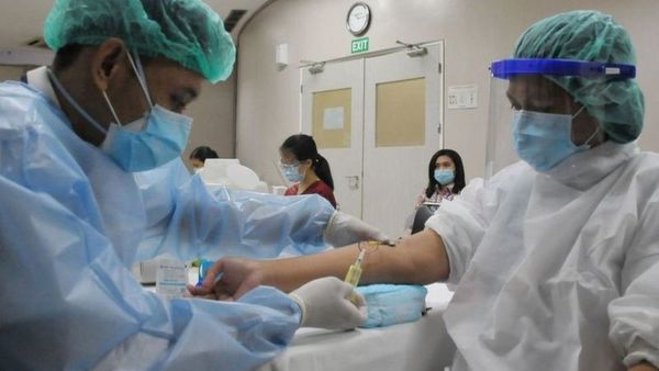 Sinovac: la emergencia por la que expertos en Indonesia piden una tercera dosis
