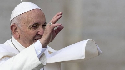 Diario HOY | El papa pasó buena noche en el hospital y ya se levanta para caminar