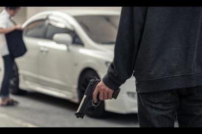 Delincuentes asaltan a taxista en CDE