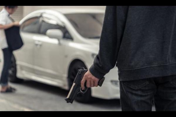 Delincuentes asaltan a taxista en CDE