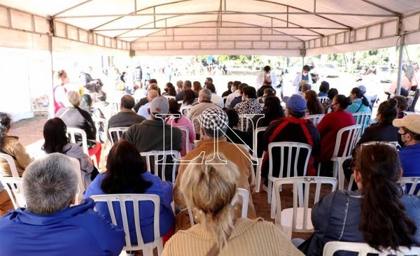 Diario HOY | Vacunación masiva inicia el lunes, un millón de dosis donadas llegan el sábado