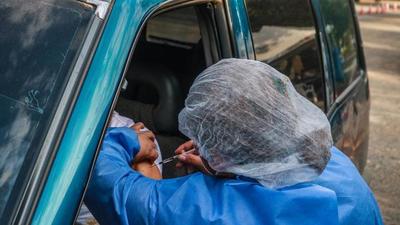 Destacan labor de la prensa para masiva concurrencia en vacunatorios | .::Agencia IP::.