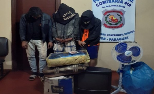 Tres aprehendidos con objetos hurtados en la madrugada