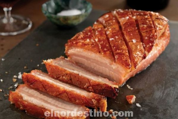 El pork belly también conocido como panceta de cerdo cómo cocinarlo en casa, al horno y que quede dorada y crujiente