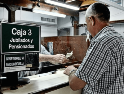Caja Fiscal acumula déficit de 150 millones de dólares · Radio Monumental 1080 AM